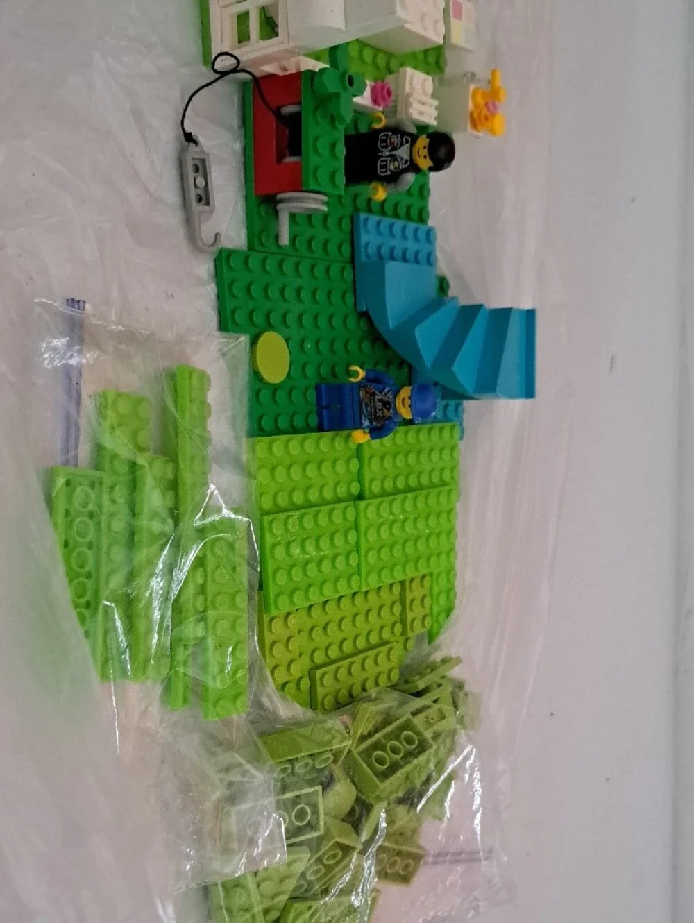 Lego Green, Blue, White Playset Base with Minifigures